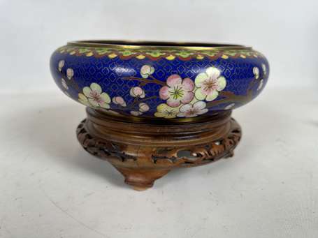 Coupe en emaux cloisonnés.Ttravail chinois moderne