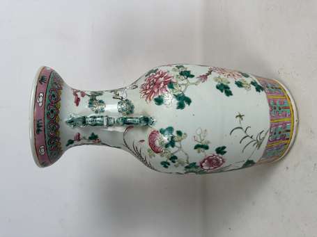 CHINE - Vase en porcelaine à décor de phénix et 