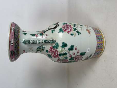 CHINE - Vase en porcelaine à décor de phénix et 