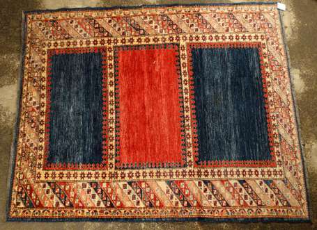 Tapis Orient laine, le champ composé de trois 