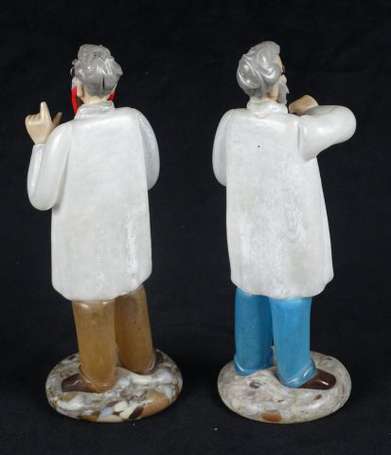 Deux figurines en verre de couleur représentant un