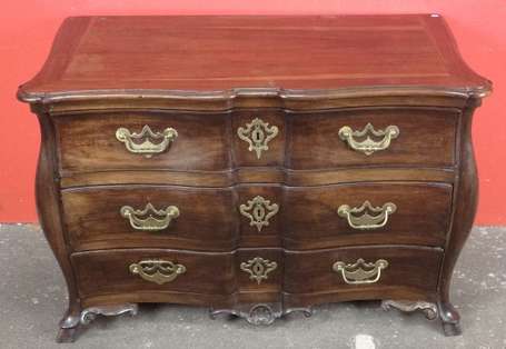 Commode tombeau en amarante, la face en arbalète 