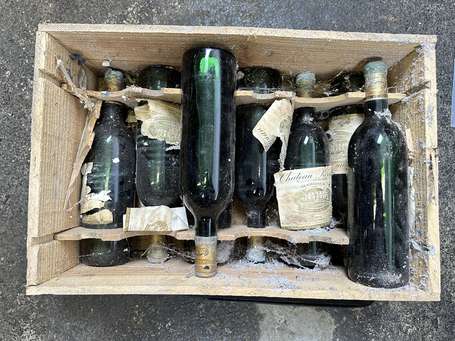 Lot de 8 bouteilles Château Kirwan 1975 CBO. 