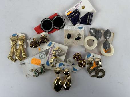 Lot de bijoux fantaisie vintage dont clips.