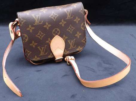 Louis Vuitton. Sac à bandoulière en toile enduite 