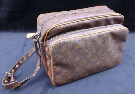 Louis Vuitton. Sac pour homme à bandoulière en 