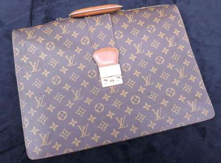 Louis Vuitton. Serviette Ambassadeur en toile 