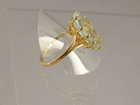 Bague en or jaune 18K (750°/°°) marquise sertie 