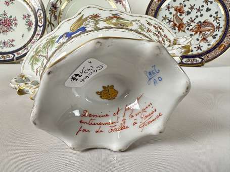 ROUARD - Trois assiettes en porcelaine surdécorées