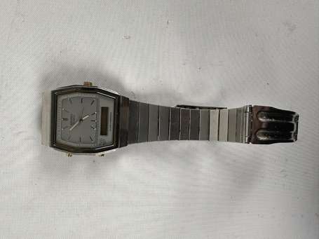 Montre bracelet Seiko en acier années 1980.