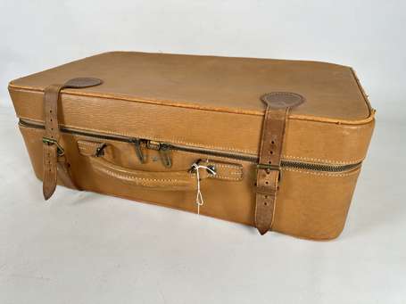 Valise en cuir camel. Travail anglais (usures)