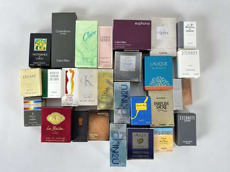 Lot d'environ 25 miniatures de parfum dont 