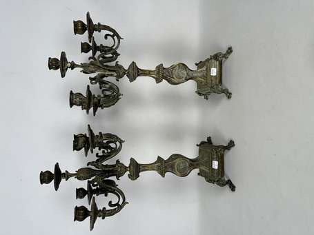 Paire de chandeliers en bronze, le fut balustre 