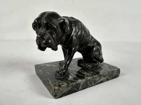 ECOLE MODERNE - Dogue assis. Sujet en bronze 