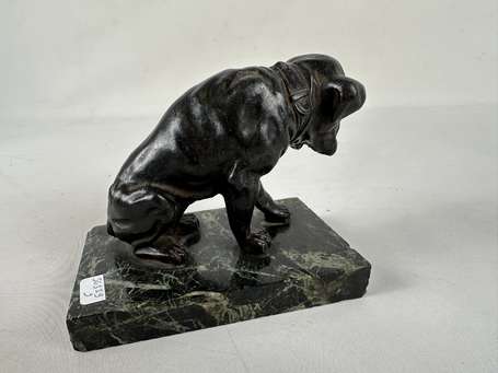 ECOLE MODERNE - Dogue assis. Sujet en bronze 